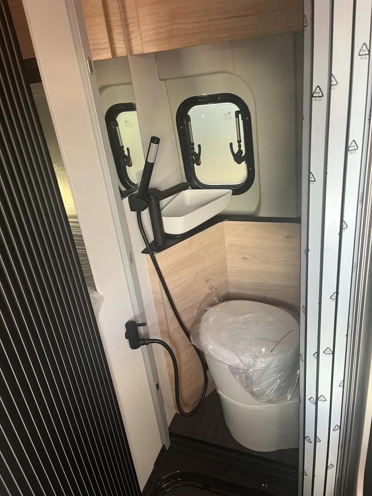 Fahrzeugbild Dethleffs Globetrail 540 DR Fiat 750kg Zuladung+Rahmenfens #10