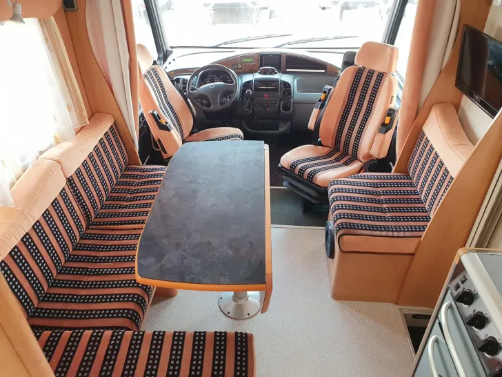 Fahrzeugbild Eura Mobil Integra 690 HB Händlerexport oder Bastlerfahrzeug #12