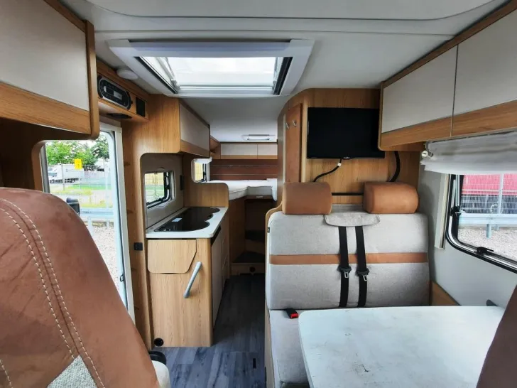 Fahrzeugbild LMC Cruiser V 646 G #12