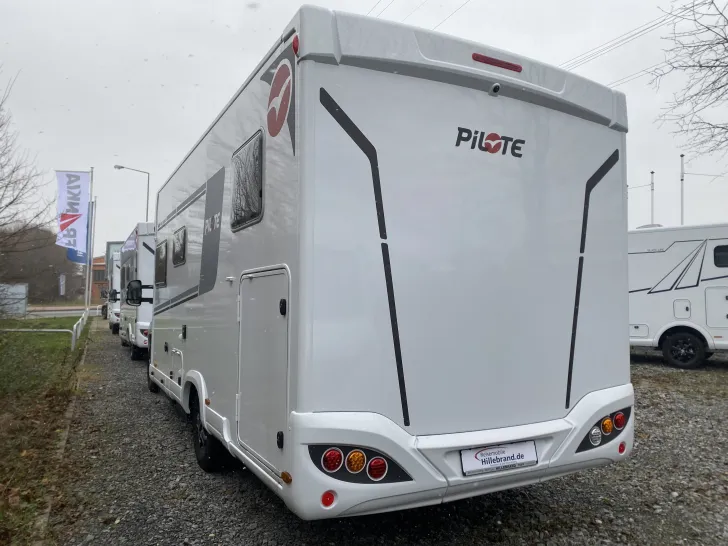 Fahrzeugbild Pilote Pacific P740FGJ Evidence #3