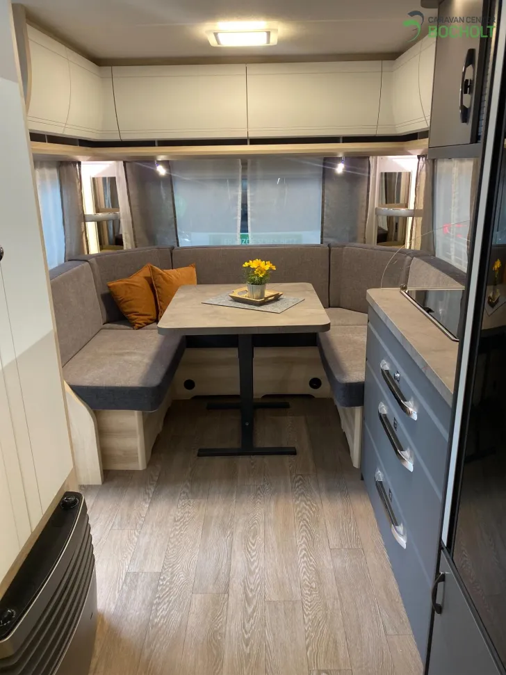 Fahrzeugbild Hobby De Luxe 460 UFe Modell 2026 / 1500 kg #12