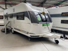 Fahrzeugbild Hobby De Luxe 540 KMFe Modell 2026 / 1800 kg #1