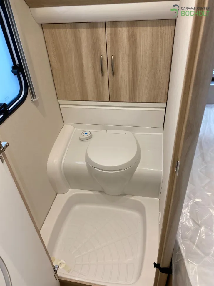 Fahrzeugbild Hobby De Luxe 540 KMFe Modell 2026 / 1800 kg #13