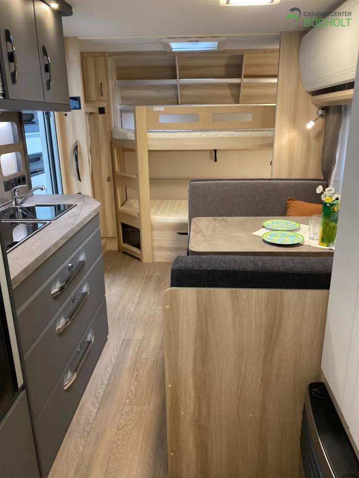 Fahrzeugbild Hobby De Luxe 540 KMFe Modell 2026 / 1800 kg #14