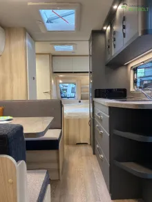 Fahrzeugbild Hobby De Luxe 540 KMFe Modell 2026 / 1800 kg #15