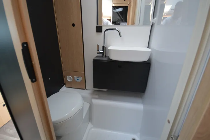 Fahrzeugbild Sunlight T 67 Adventure Edition Automatik*Außenfarbe schwarz #9