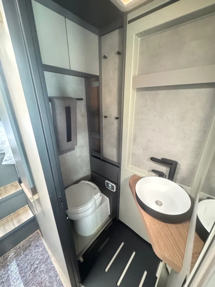 Fahrzeugbild Niesmann + Bischoff iSmove 6.9 E #13