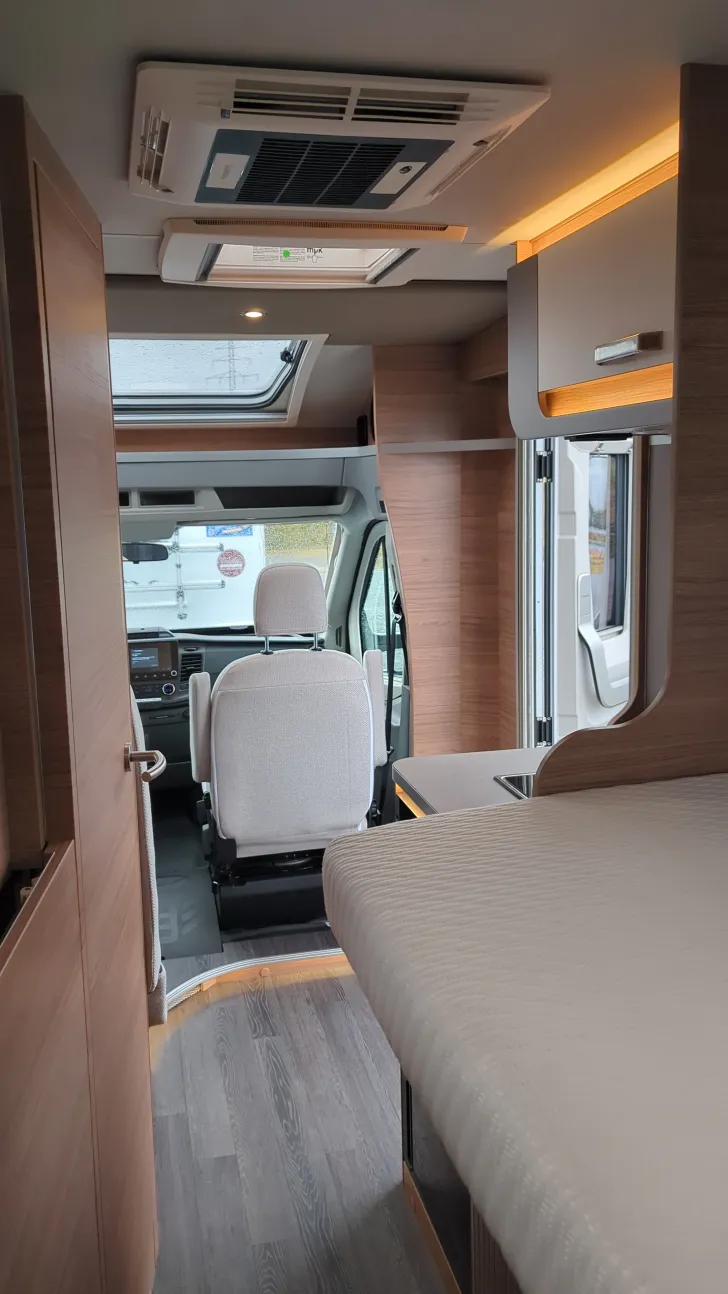 Sicht vorne-hinten Weinsberg CaraLoft 600 MEG 130 PS / Schalter, 1120 - 610