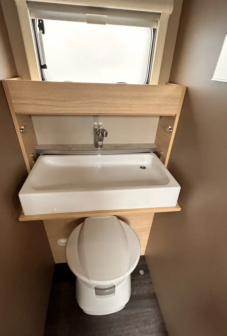 Fahrzeugbild Weinsberg CaraCito 470 QDK Steckdosen PLUS Paket #8