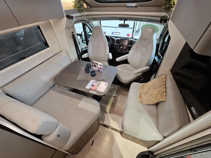 Fahrzeugbild LMC Cruiser T740 EL 180 PS, 4,4tn, 3e+4e Sitzplatz #5