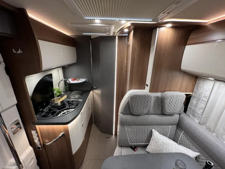 Fahrzeugbild Carthago C2-tourer I 141 KB LE Mercedes (301) #24