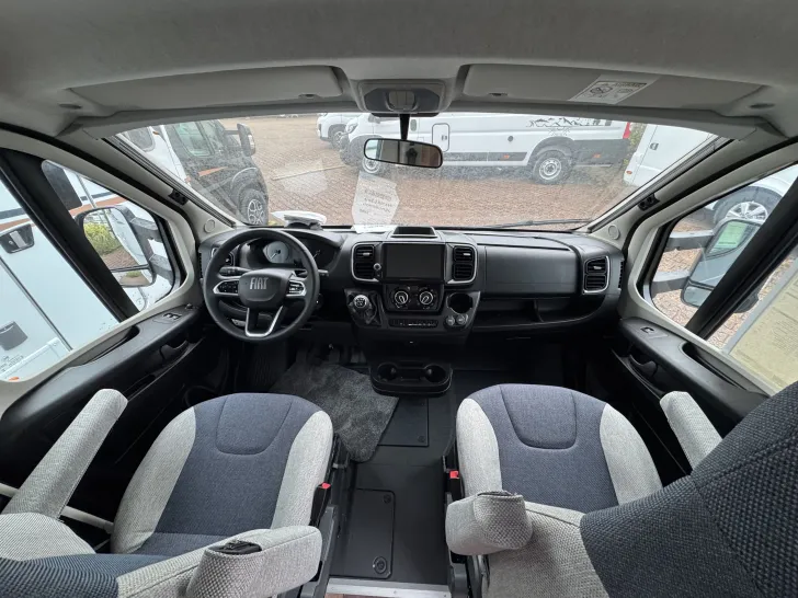 Fahrzeugbild Weinsberg CaraHome 650 DG #7