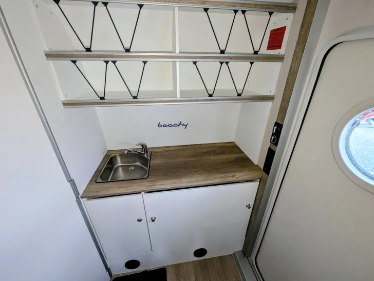 Fahrzeugbild Hobby Beachy 420 E-Hzg, , F-Träger, Toilette #10