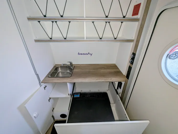 Fahrzeugbild Hobby Beachy 420 E-Hzg, , F-Träger, Toilette #11