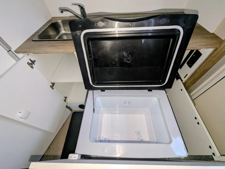 Fahrzeugbild Hobby Beachy 420 E-Hzg, , F-Träger, Toilette #12