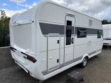 Fahrzeugbild Hobby De Luxe 490 KMF Modell 2026; 1800kg; Garage #1