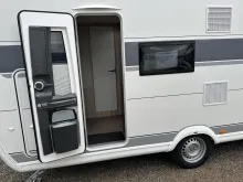 Fahrzeugbild Hobby De Luxe 490 KMF Modell 2026; 1800kg; Garage #4
