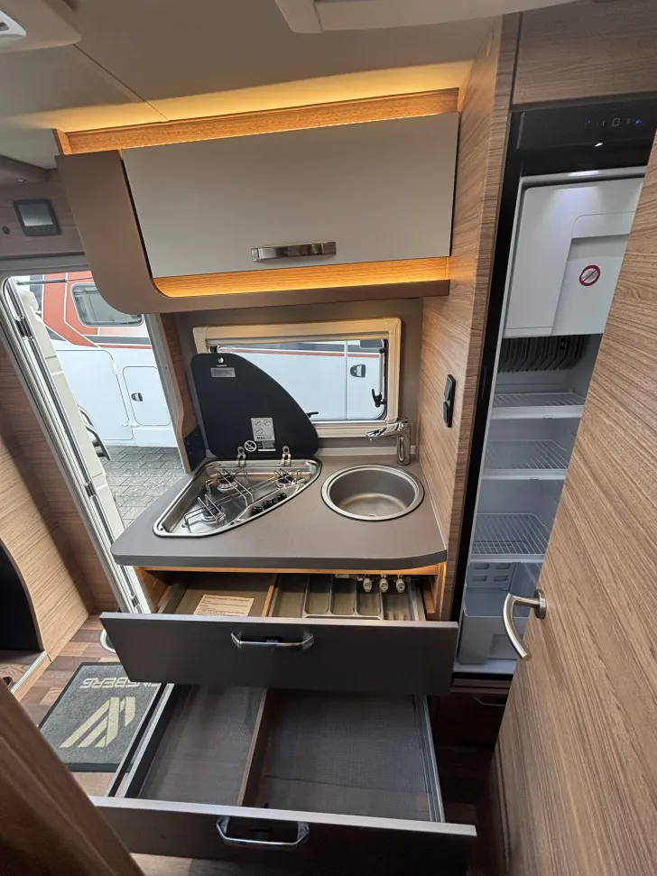 Fahrzeugbild Weinsberg CaraCompact 640 MEG EDITION [PEPPER] el. Stufe, Premiumtür #7