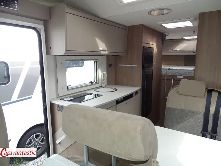 Fahrzeugbild Carado ALKOVEN A464 PRO #9