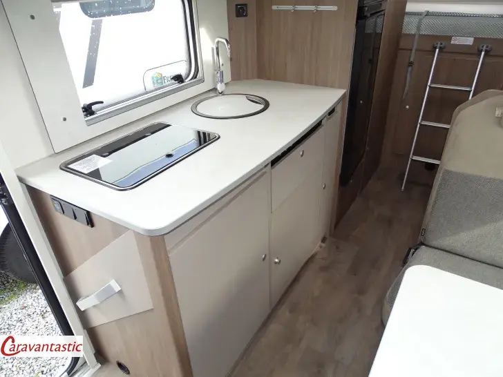 Fahrzeugbild Carado ALKOVEN A464 PRO #11