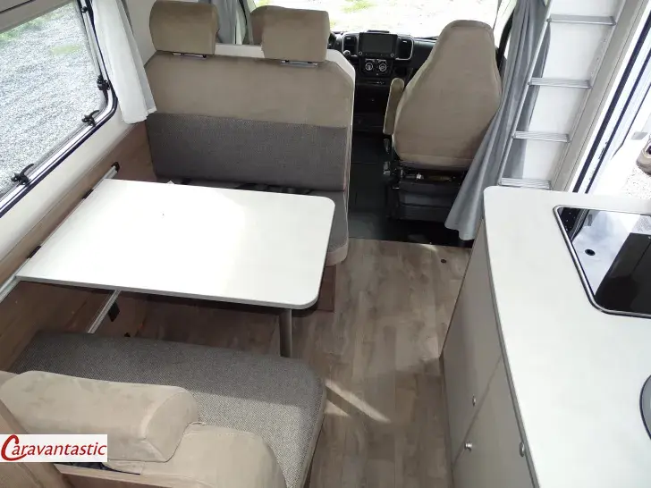 Fahrzeugbild Carado ALKOVEN A464 PRO #16