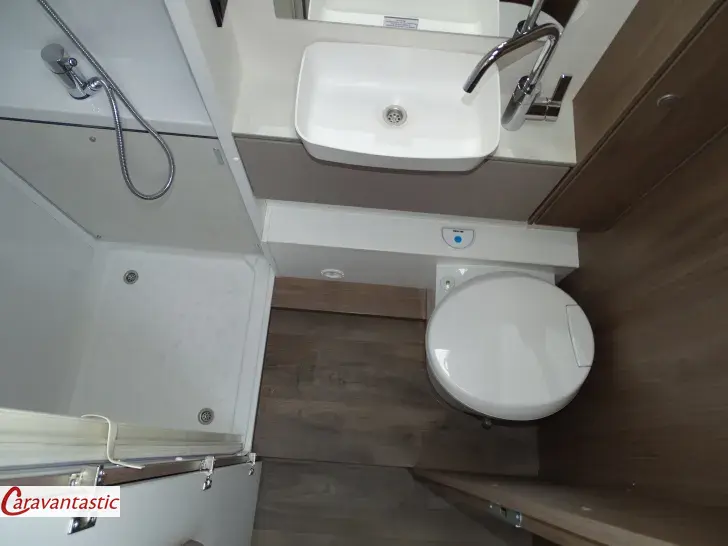 Fahrzeugbild Carado ALKOVEN A464 PRO #18