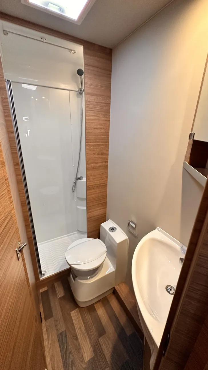 Fahrzeugbild Weinsberg CaraSuite 650 MF AKTION; Automatikgetriebe #27