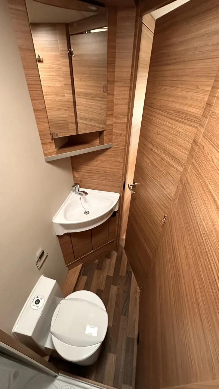 Fahrzeugbild Weinsberg CaraSuite 650 MF AKTION; Automatikgetriebe #28