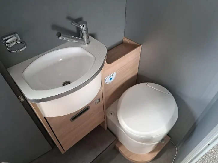 Fahrzeugbild Dethleffs Just Camp T 6752 DBL Family-, Chassispaket #18