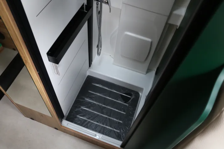 Fahrzeugbild Karmann Mobil Dexter 625 AT9G+sep. Dusche+Einzelbetten #10