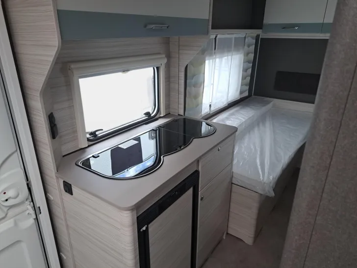 Fahrzeugbild Dethleffs c-joy 460 LE Touring-, Dynamik-, Duschpaket #12