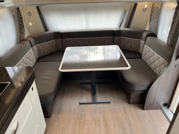 Fahrzeugbild Hobby PRESTIGE 650 KFU #2