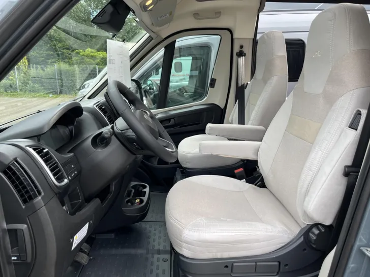 Fahrzeugbild LMC Innovan 640 #14