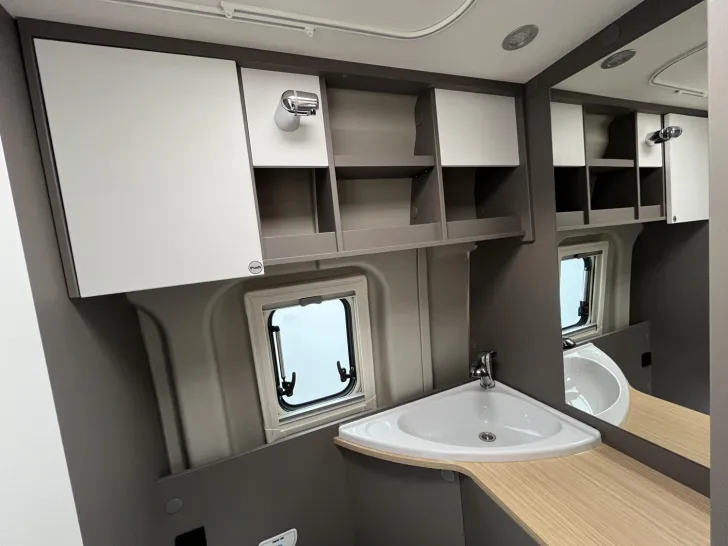 Fahrzeugbild LMC Innovan 640 #26
