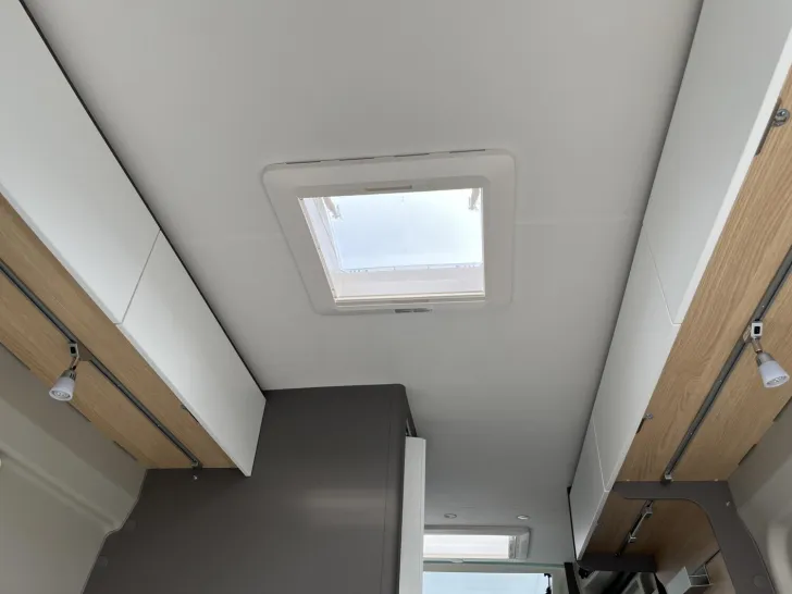 Fahrzeugbild LMC Innovan 640 #28