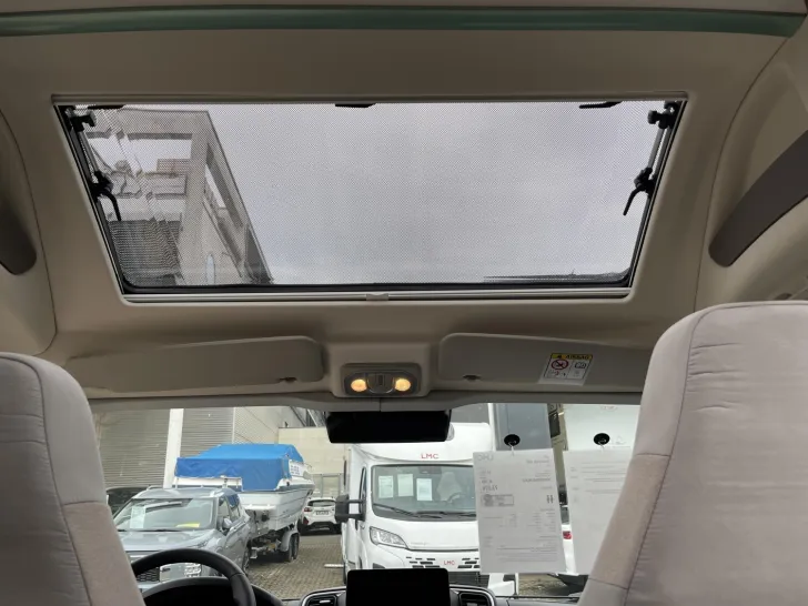 Fahrzeugbild LMC Innovan 640 #30