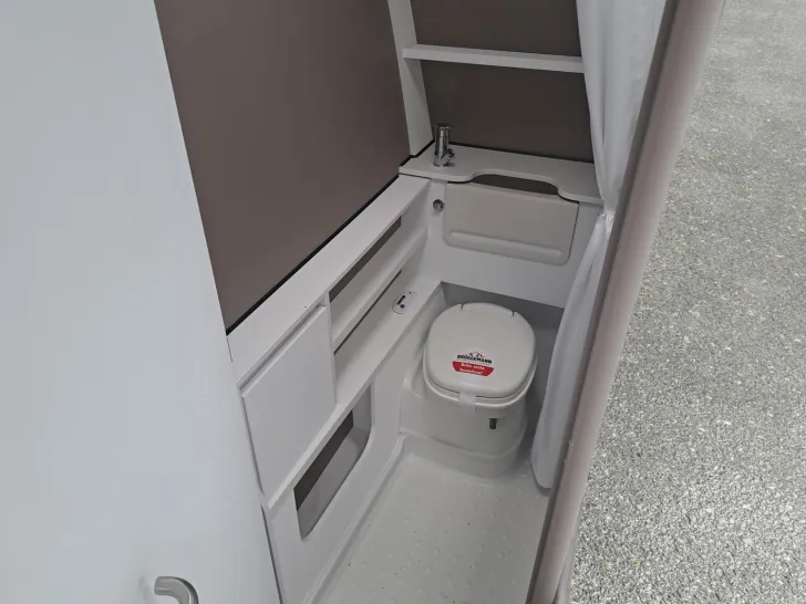 Fahrzeugbild Dethleffs c-go 475 FR 10 Years Edition, Duo Control #14