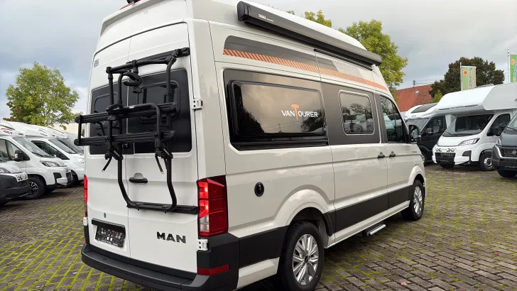 Schräg Hinten VanTourer 600 D (MAN) sehr gepflegt