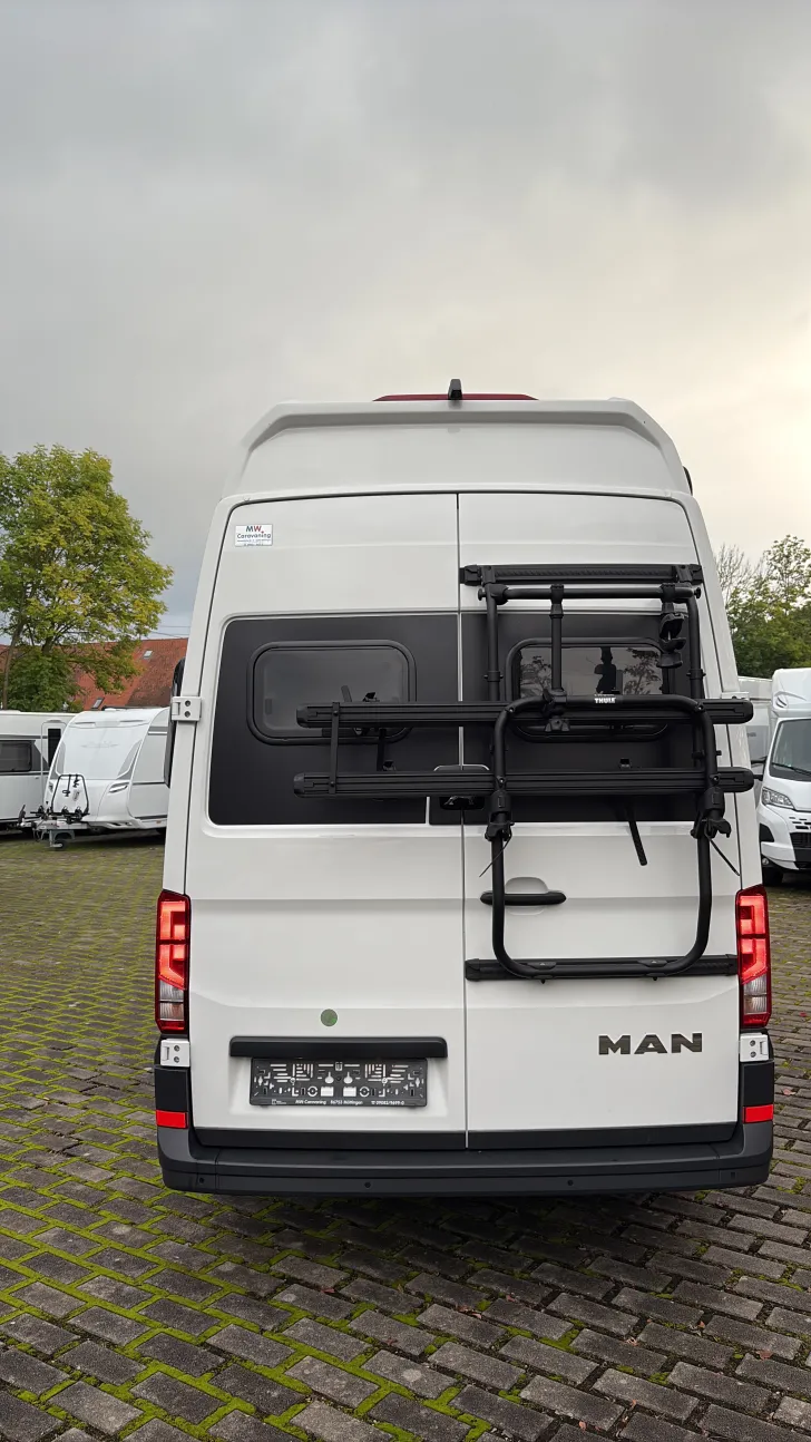 Frontal Hinten VanTourer 600 D (MAN) sehr gepflegt