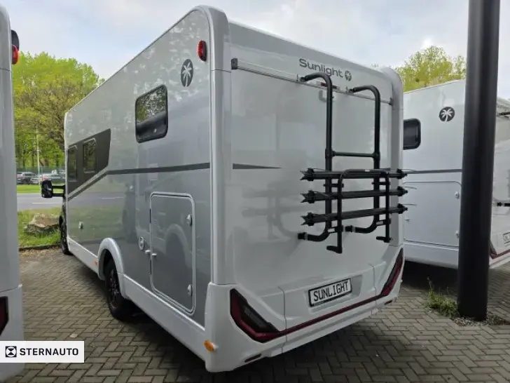 Fahrzeugbild Sunlight Ford T 680 #4
