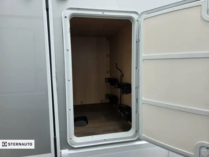 Fahrzeugbild Sunlight Ford T 680 #7