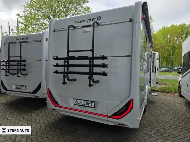 Fahrzeugbild Sunlight Ford T 680 #11