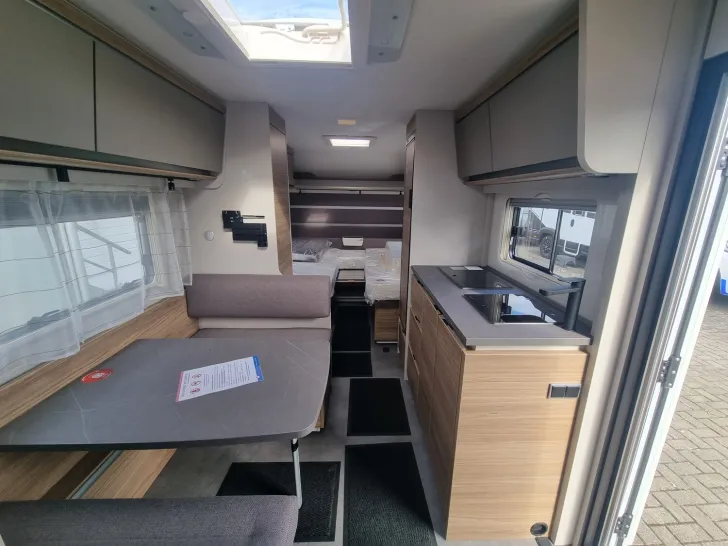Fahrzeugbild Dethleffs Nomad 490 EST Modell 25 Einzelbetten mit Heckbad #18