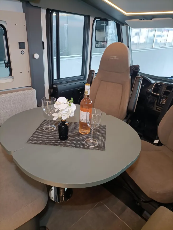 Fahrzeugbild Laika Kosmo H 1319 #8