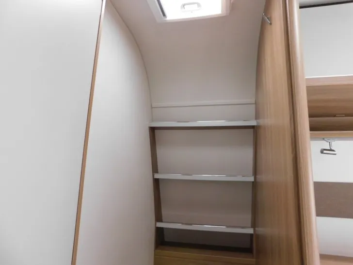 Fahrzeugbild Bürstner Premio 460 TS IC-Line, Klima, Kombidose, 1700KG #15