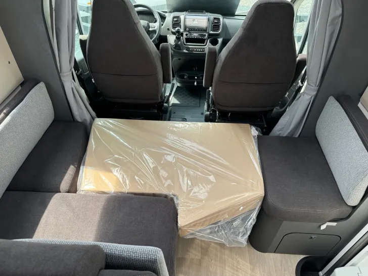 Fahrzeugbild Laika Kosmo L 409 #18