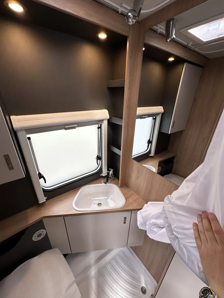 Fahrzeugbild Knaus Sport 460 EU 1600 Kg | Trailer Control | Dusche #13
