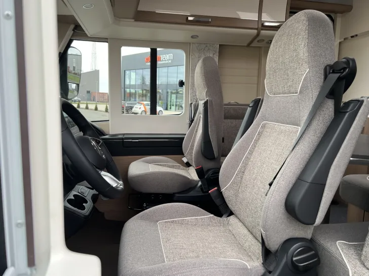 Fahrzeugbild Malibu I 490 RB LE comfort Mercedes #9