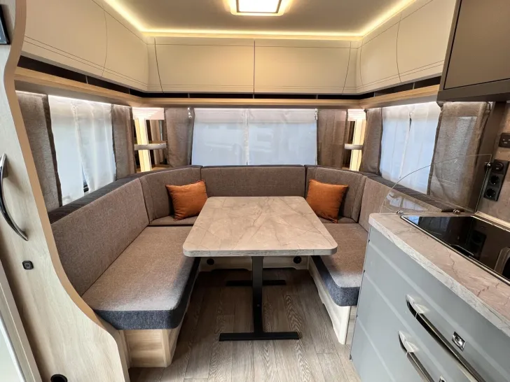 Fahrzeugbild Hobby De Luxe 540 UL Ambientebeleuchtung #3