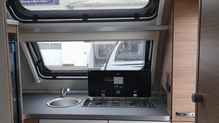 Fahrzeugbild Weinsberg CaraOne EDITION HOT 390 PUH 1500kg, Hubbett #4